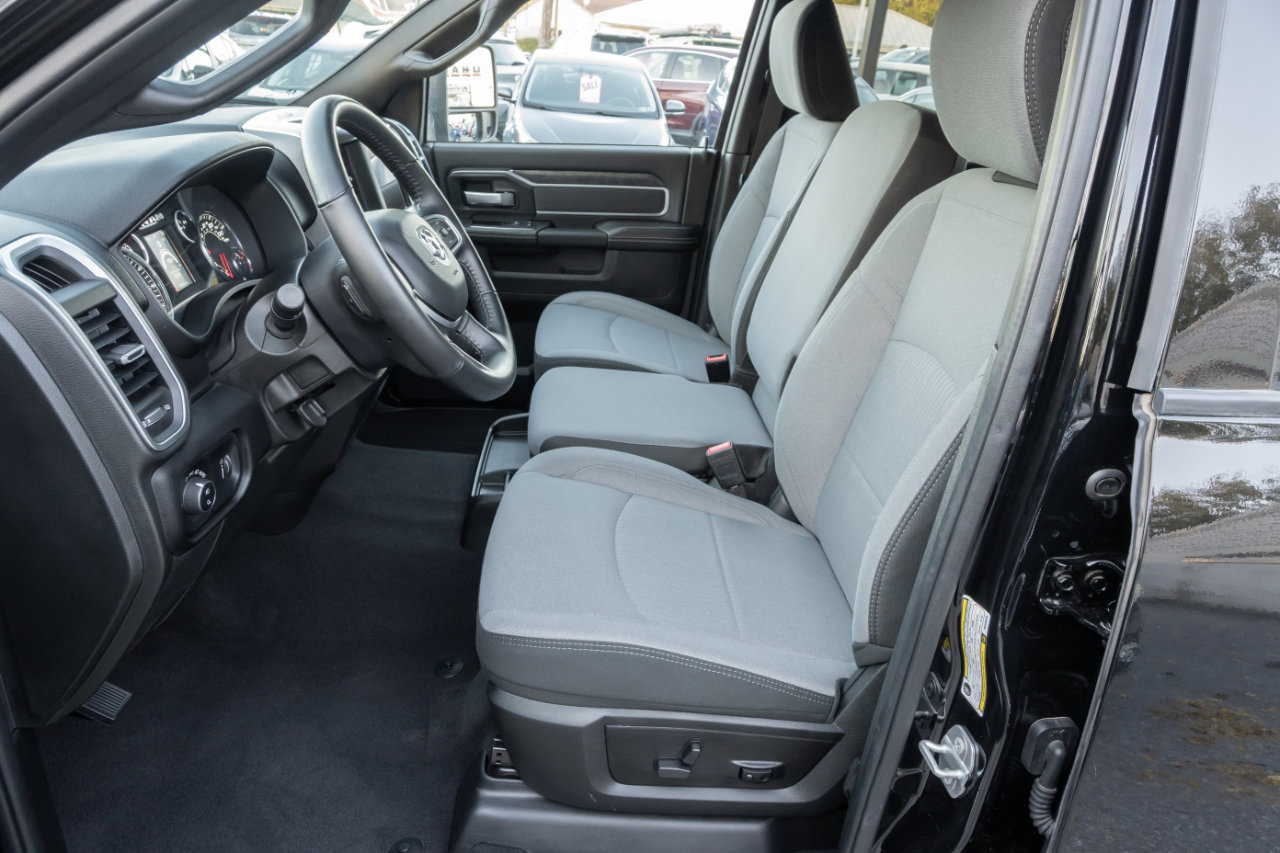 Used 2024 RAM 2500 Big Horn w/ Bed Utility Group image 16