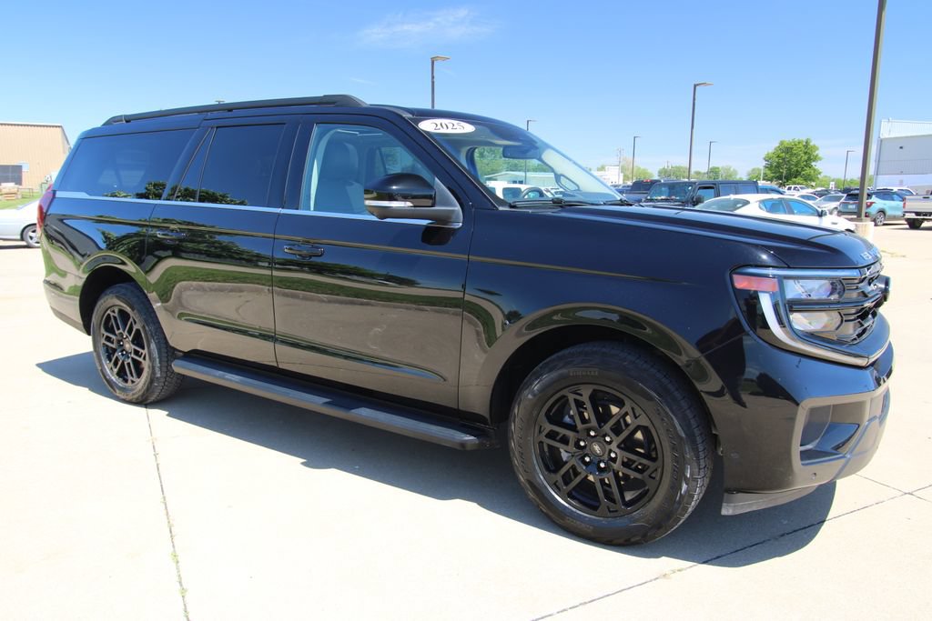 Used 2025 Ford Expedition Max Active AWD/4WD image 3