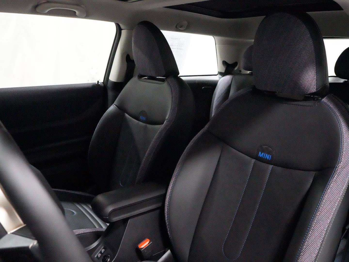 Certified 2025 MINI Cooper S image 4