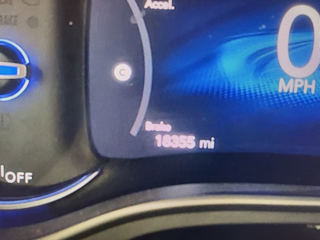 Used 2023 Chrysler Pacifica Touring-L w/ S Appearance Package image 9