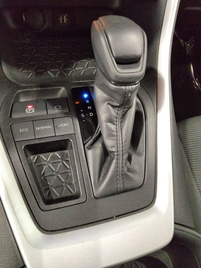 Used 2024 Toyota RAV4 LE FWD image 22