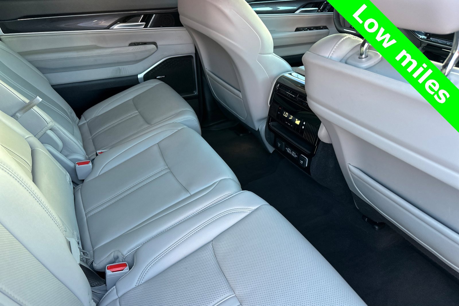 Used 2024 Jeep Wagoneer 4WD image 20