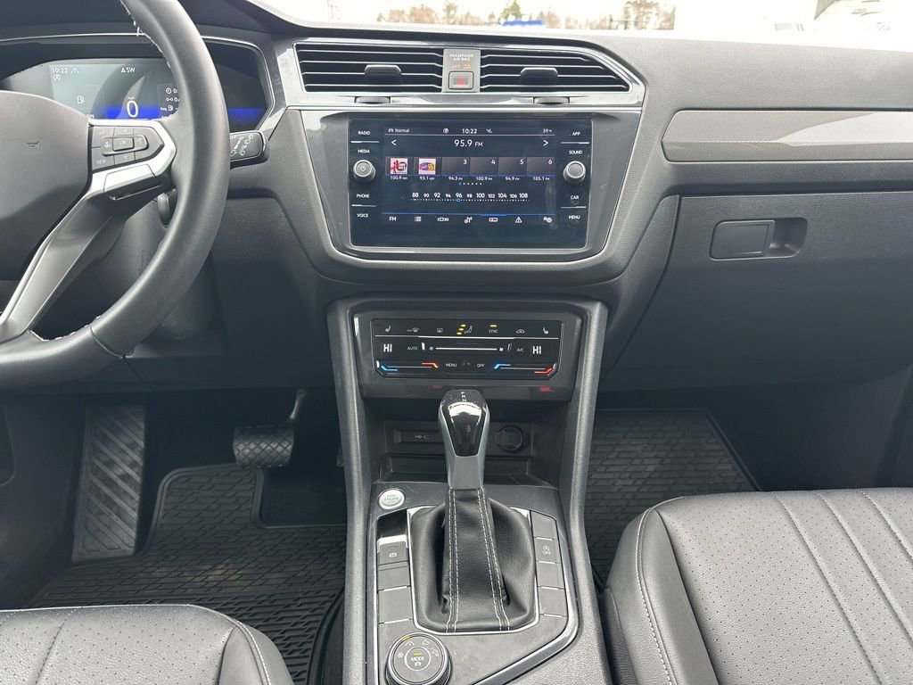 Used 2023 Volkswagen Tiguan SE image 21