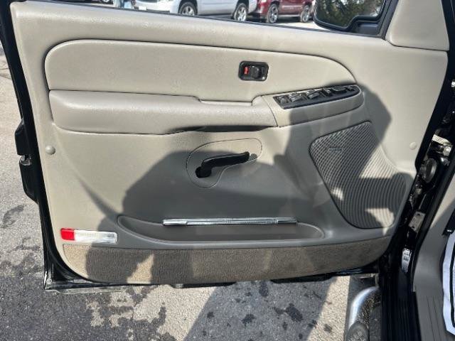 Used 2005 Chevrolet Avalanche Z71 w/ Sun And Sound Package image 15