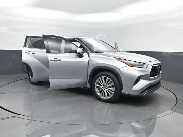 Used 2023 Toyota Highlander Platinum FWD image 40