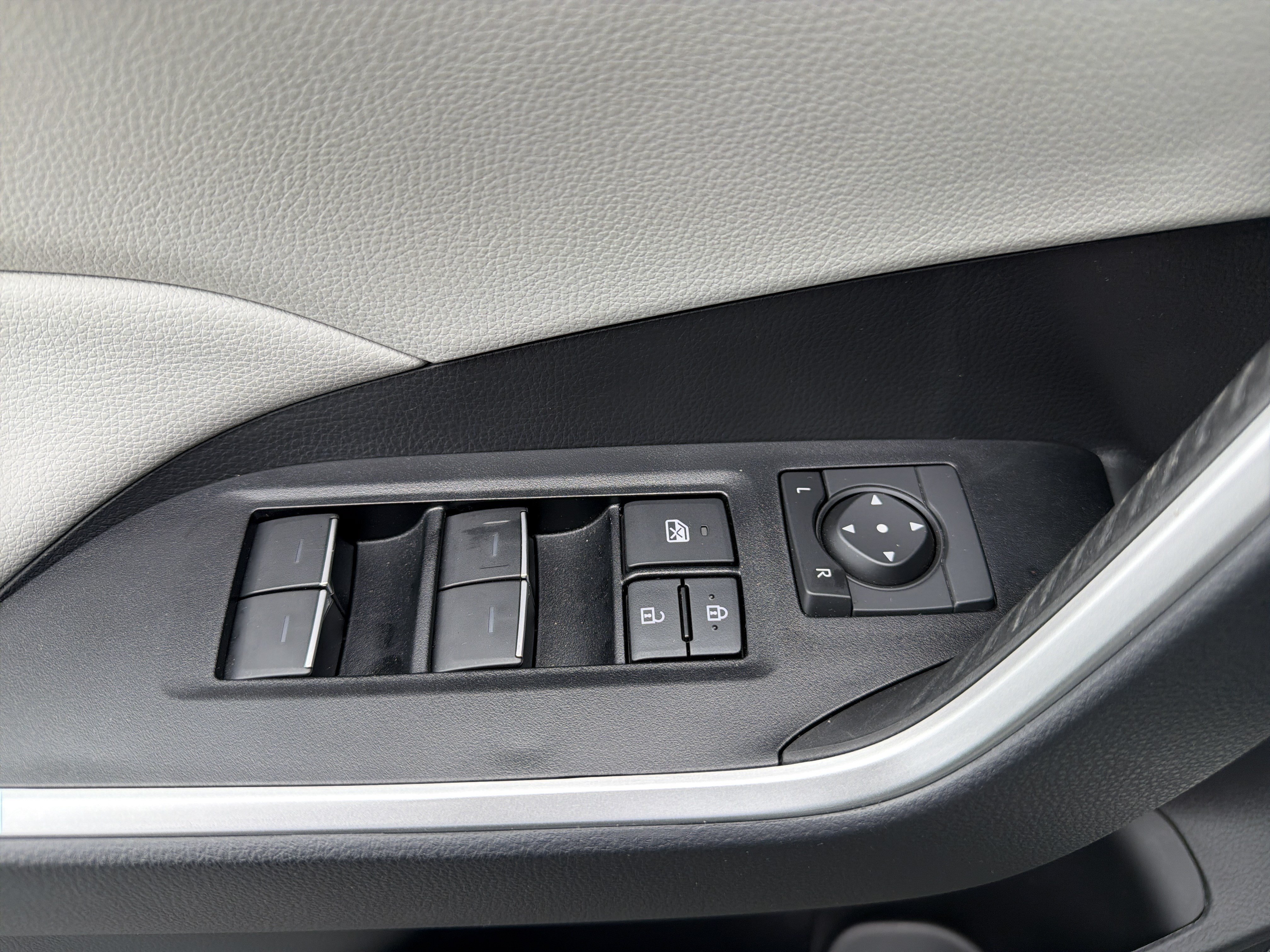 Used 2025 Toyota RAV4 XLE Premium w/ Weather Package FWD image 14