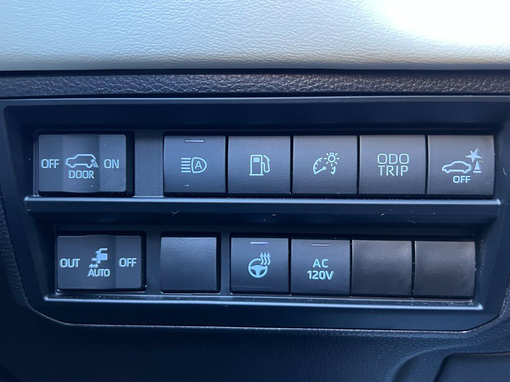 Used 2024 Toyota Sequoia Capstone AWD/4WD image 30