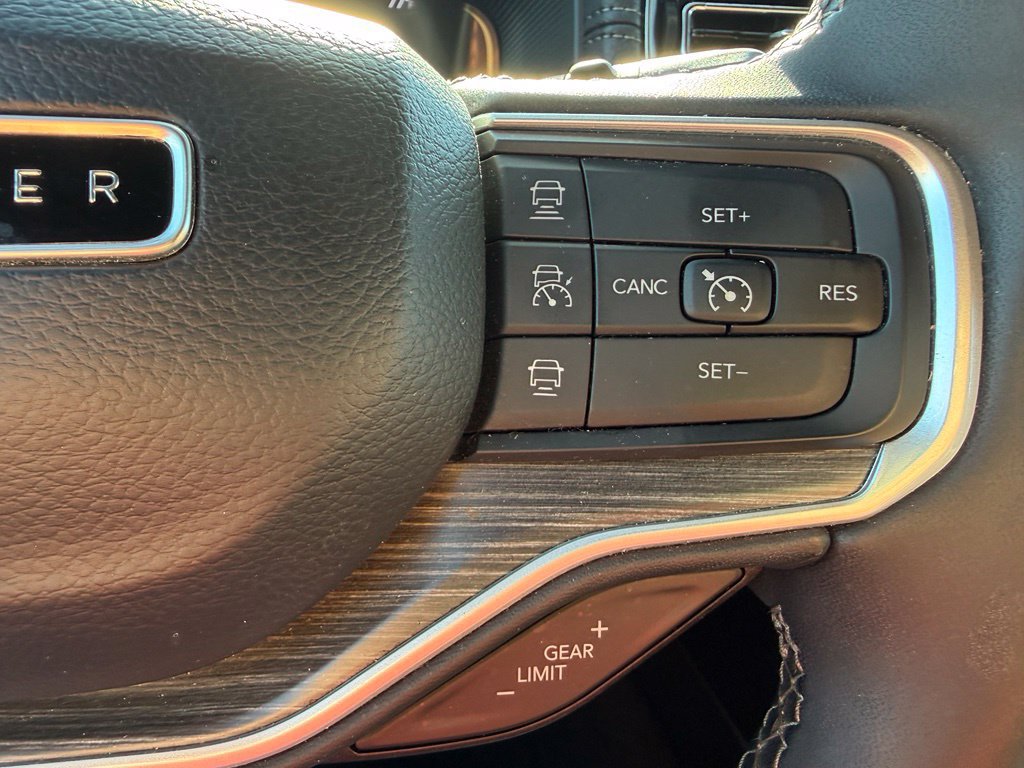 Used 2024 Jeep Wagoneer Series II AWD/4WD image 15