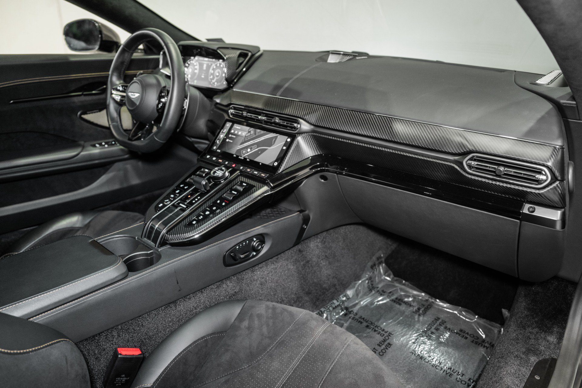 Used 2025 Aston Martin V8 Vantage Coupe RWD image 15