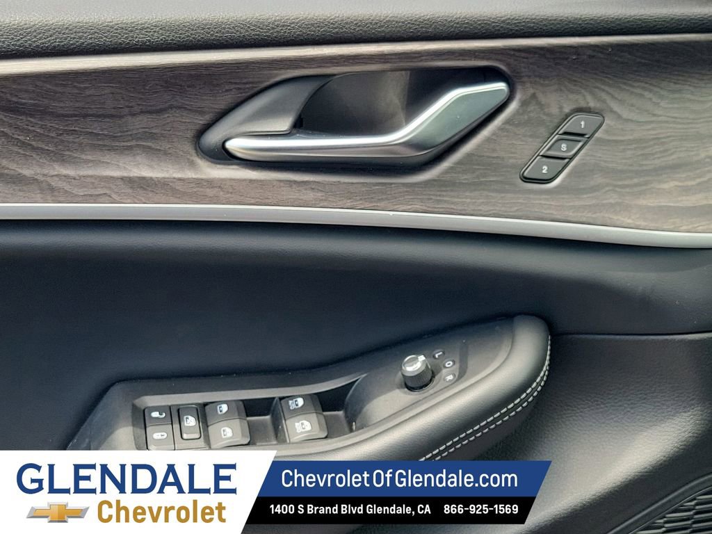 Used 2023 Jeep Grand Cherokee L Limited AWD/4WD image 32