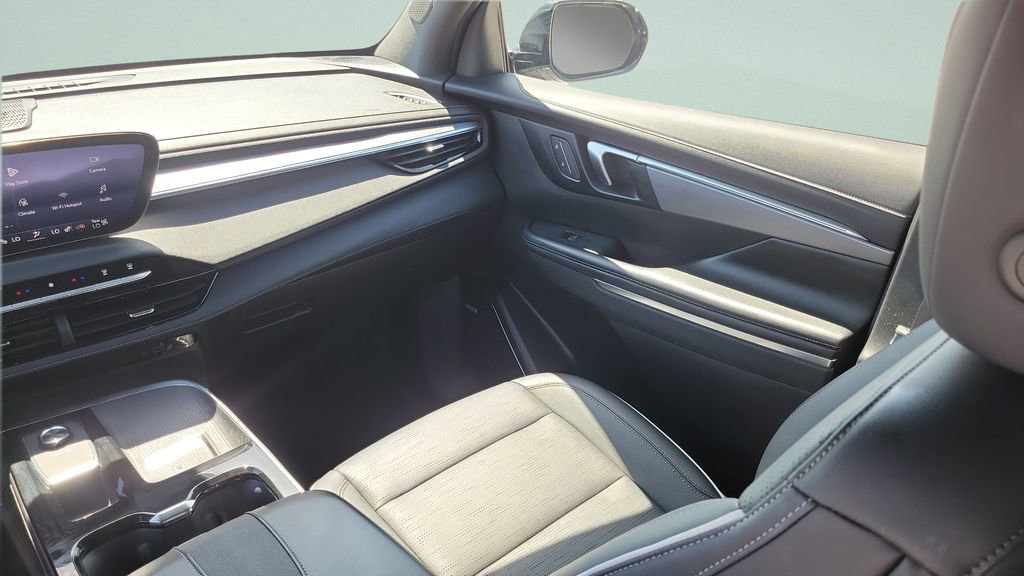 Certified 2025 Buick Enclave Sport Touring image 13