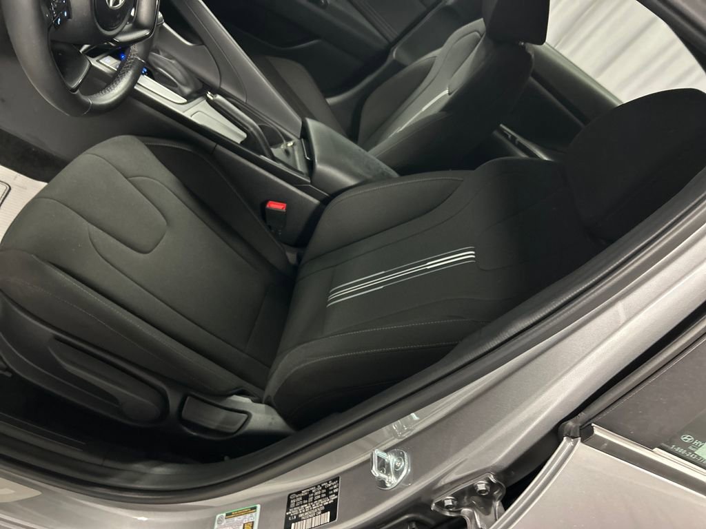 Used 2025 Hyundai Elantra Sport image 10