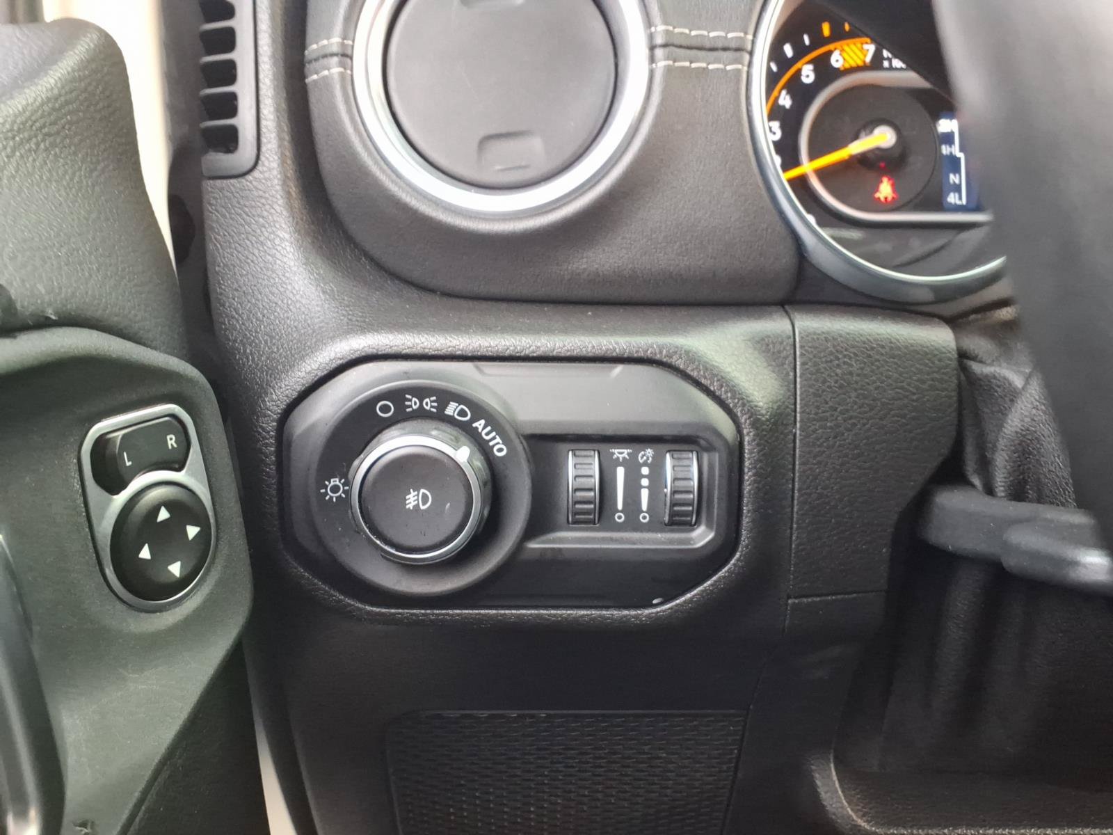 Used 2020 Jeep Wrangler Unlimited Sahara AWD/4WD image 30
