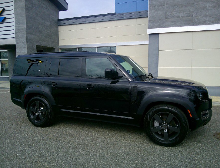 Used 2023 Land Rover Defender 130 X-Dynamic SE image 9