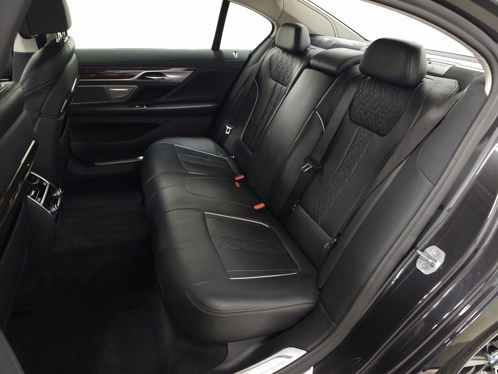 Used 2020 BMW 750i xDrive image 39
