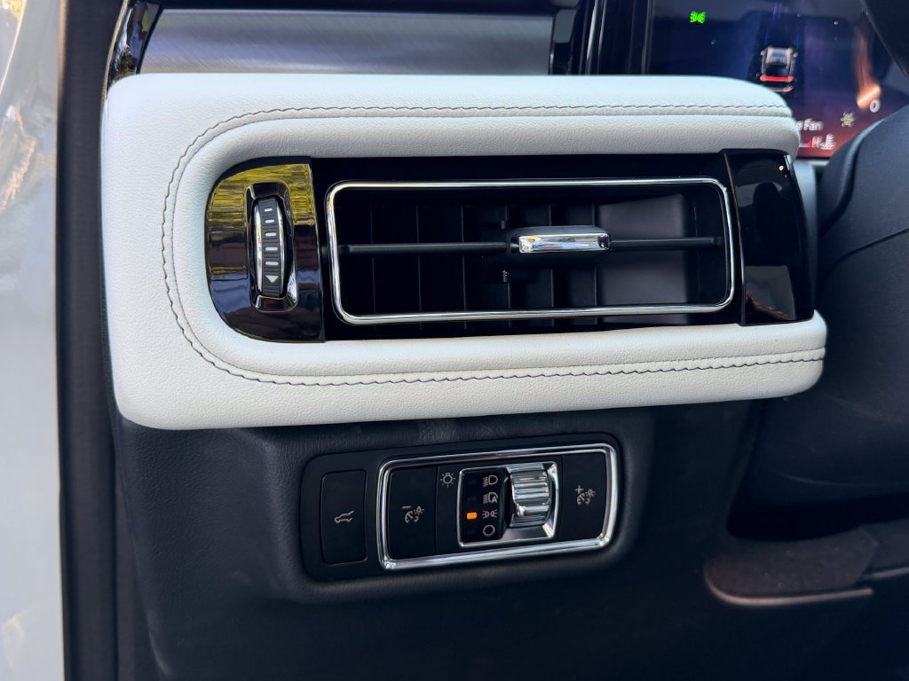 New 2027 Lincoln Aviator AWD w/ Jet Appearance Package image 25