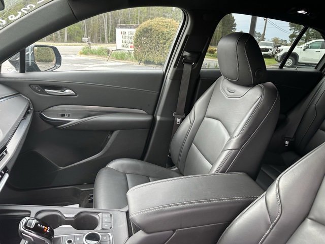Used 2024 Cadillac XT4 Premium Luxury image 16