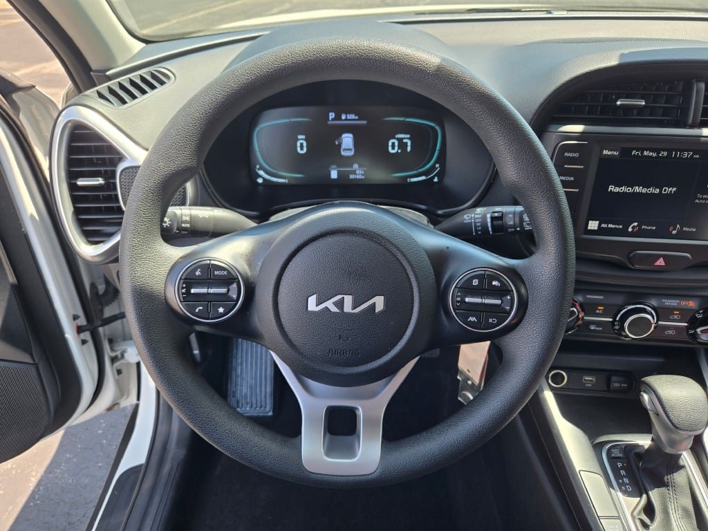 Used 2025 Kia Soul LX w/ LX Technology Package FWD image 31