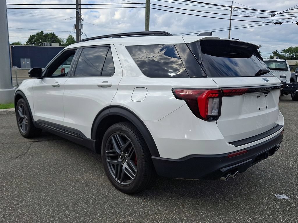 Used 2025 Ford Explorer ST AWD/4WD image 7
