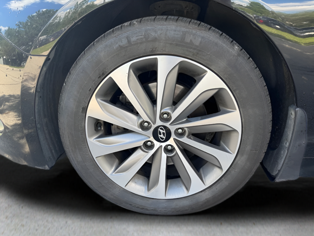 Used 2015 Hyundai Sonata Sport w/ Option Group 04 FWD image 13