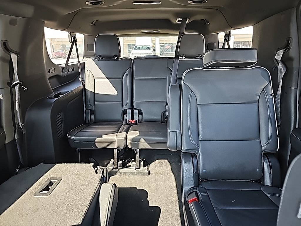 Used 2023 Chevrolet Suburban Premier image 7