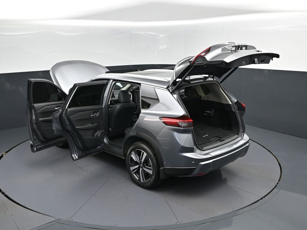 Used 2024 Nissan Rogue SL w/ SL Premium Package image 2