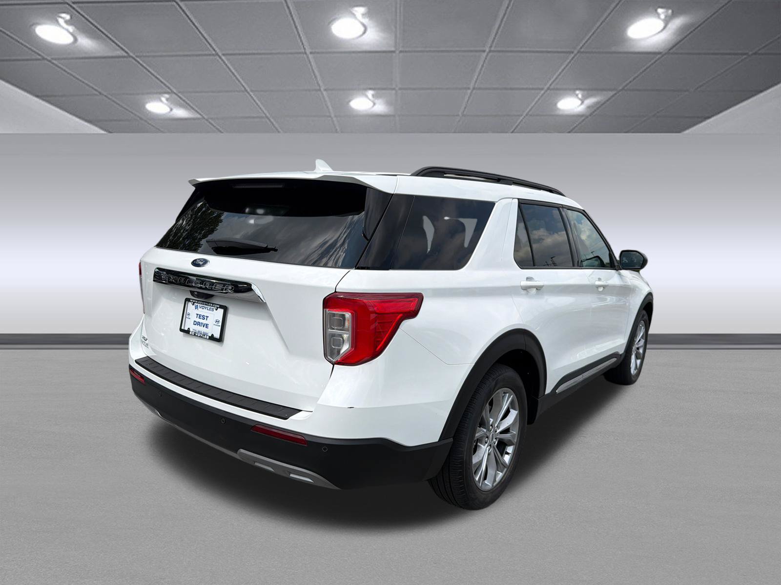 Used 2023 Ford Explorer XLT w/ Equipment Group 202A RWD image 7