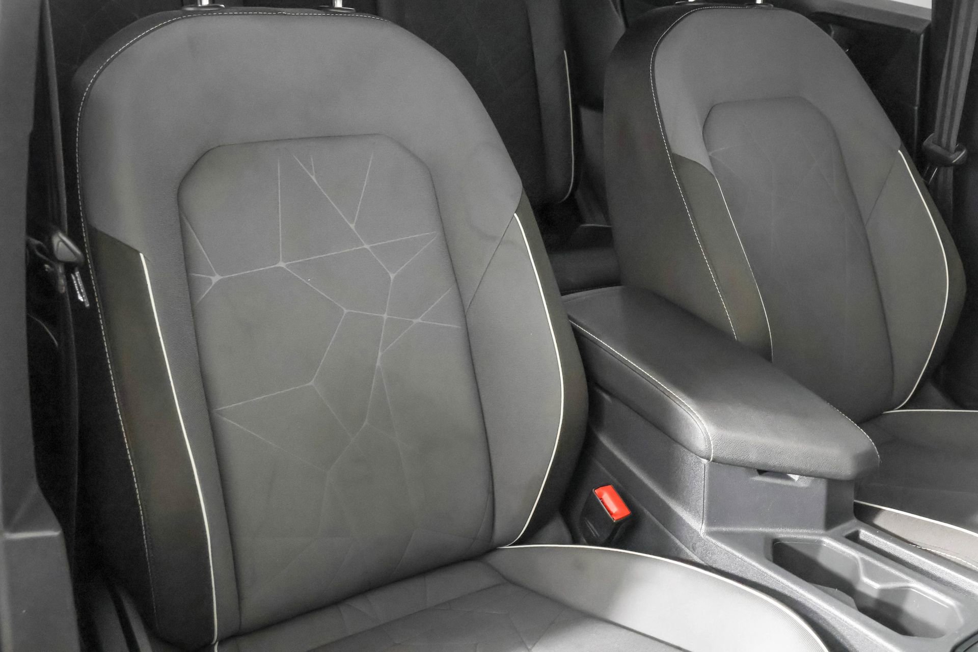 Used 2025 Volkswagen Jetta Sport FWD image 44