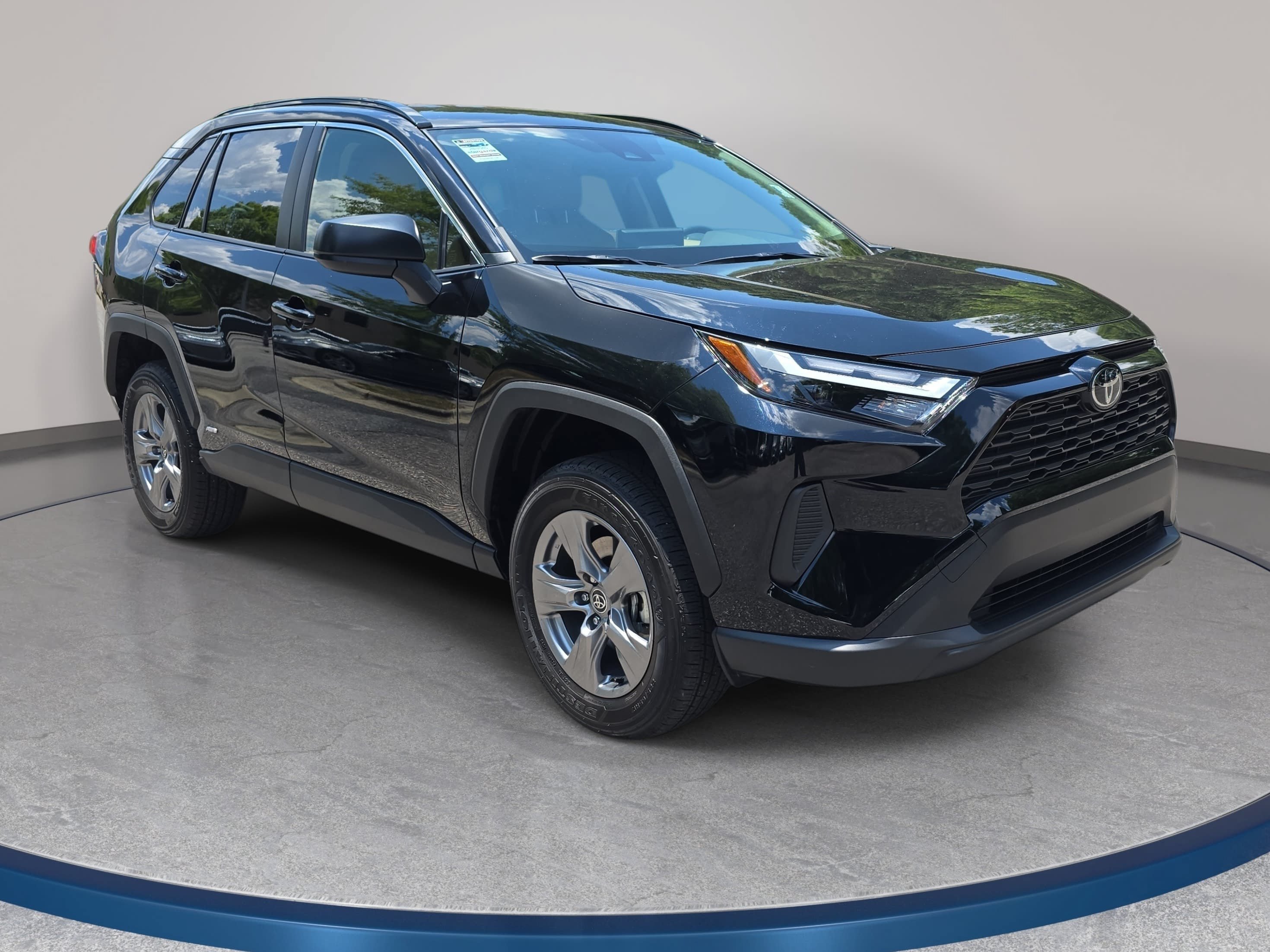 Used 2025 Toyota RAV4 LE AWD/4WD image 3