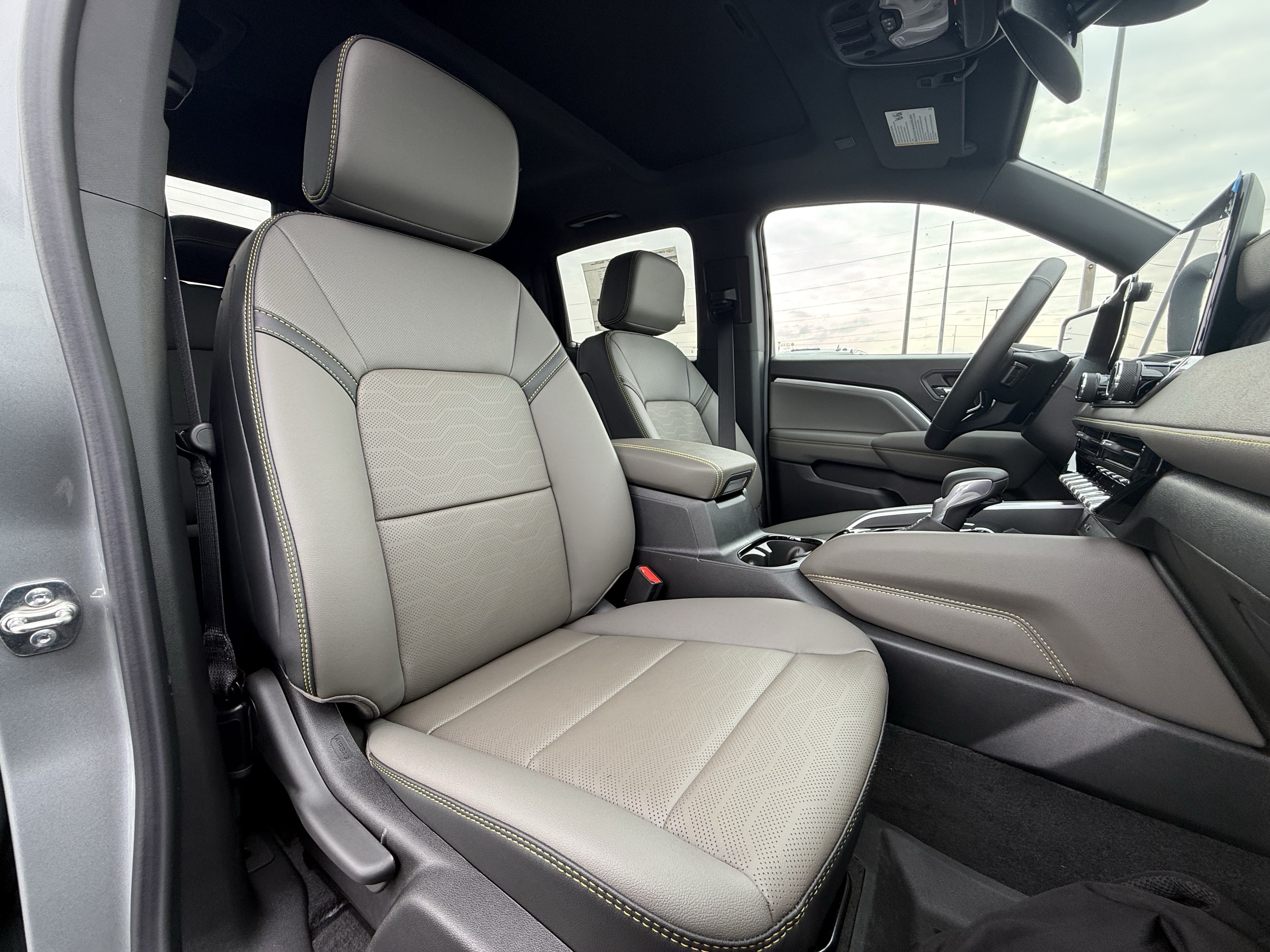 New 2026 Chevrolet Colorado ZR2 w/ Technology Package AWD/4WD image 35