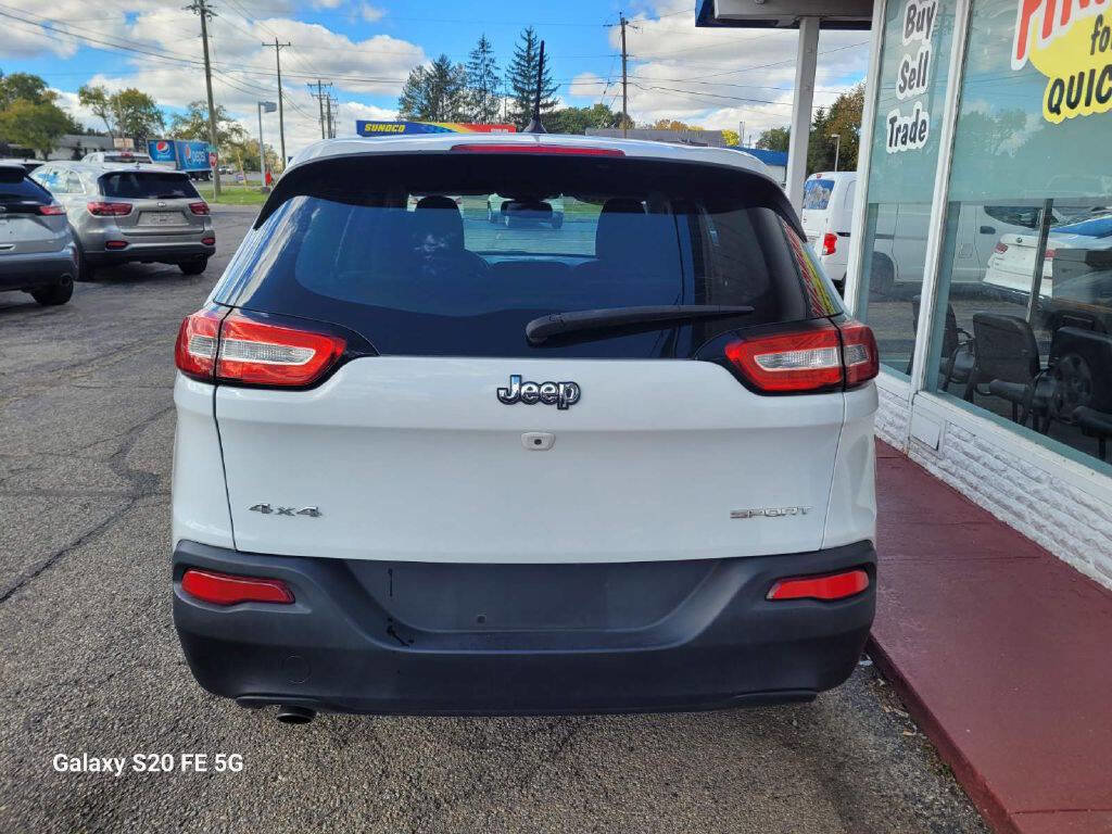 Used 2016 Jeep Cherokee Sport image 5