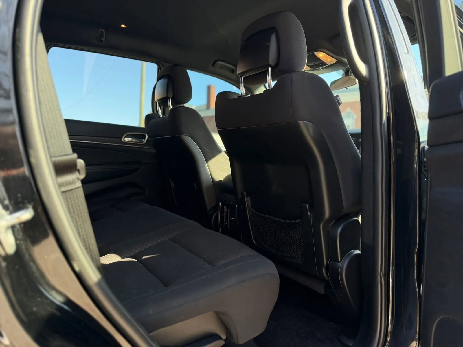 Used 2018 Jeep Grand Cherokee Laredo AWD/4WD image 13