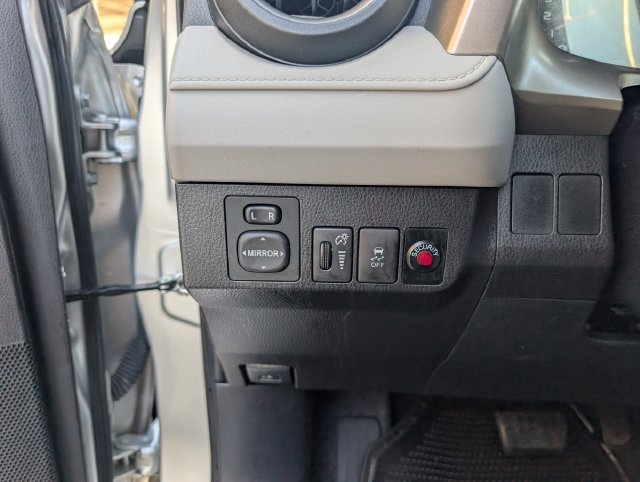 Used 2015 Toyota RAV4 LE FWD image 11