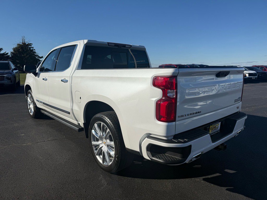 Used 2025 Chevrolet Silverado 1500 High Country w/ Technology Package image 3