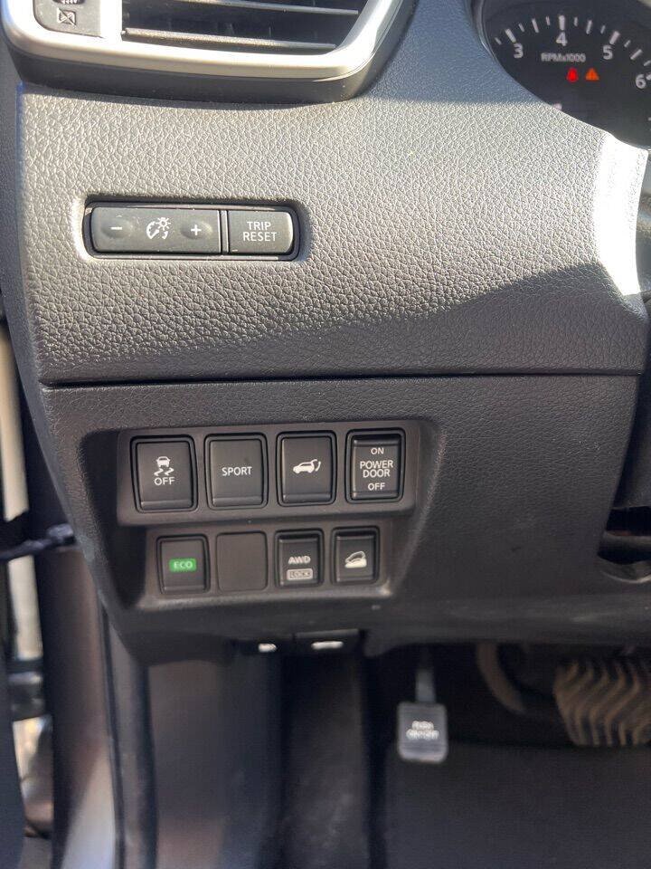 Used 2016 Nissan Rogue SL AWD/4WD image 11