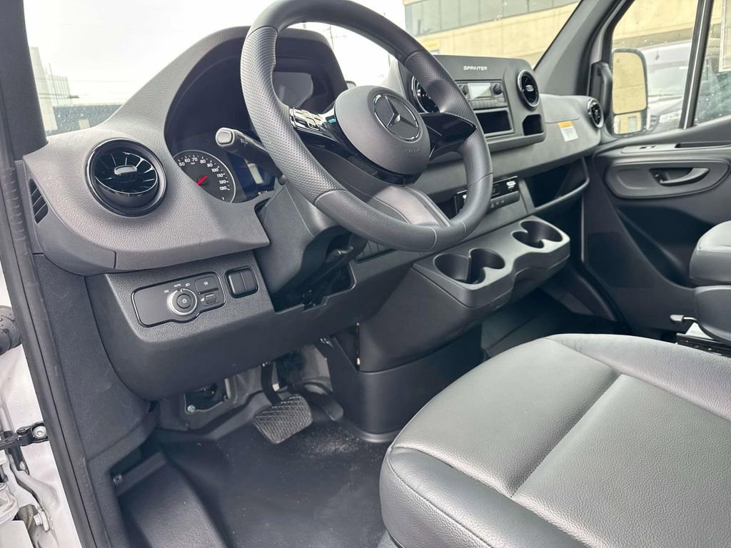 Used 2025 Mercedes-Benz Sprinter 2500 image 9