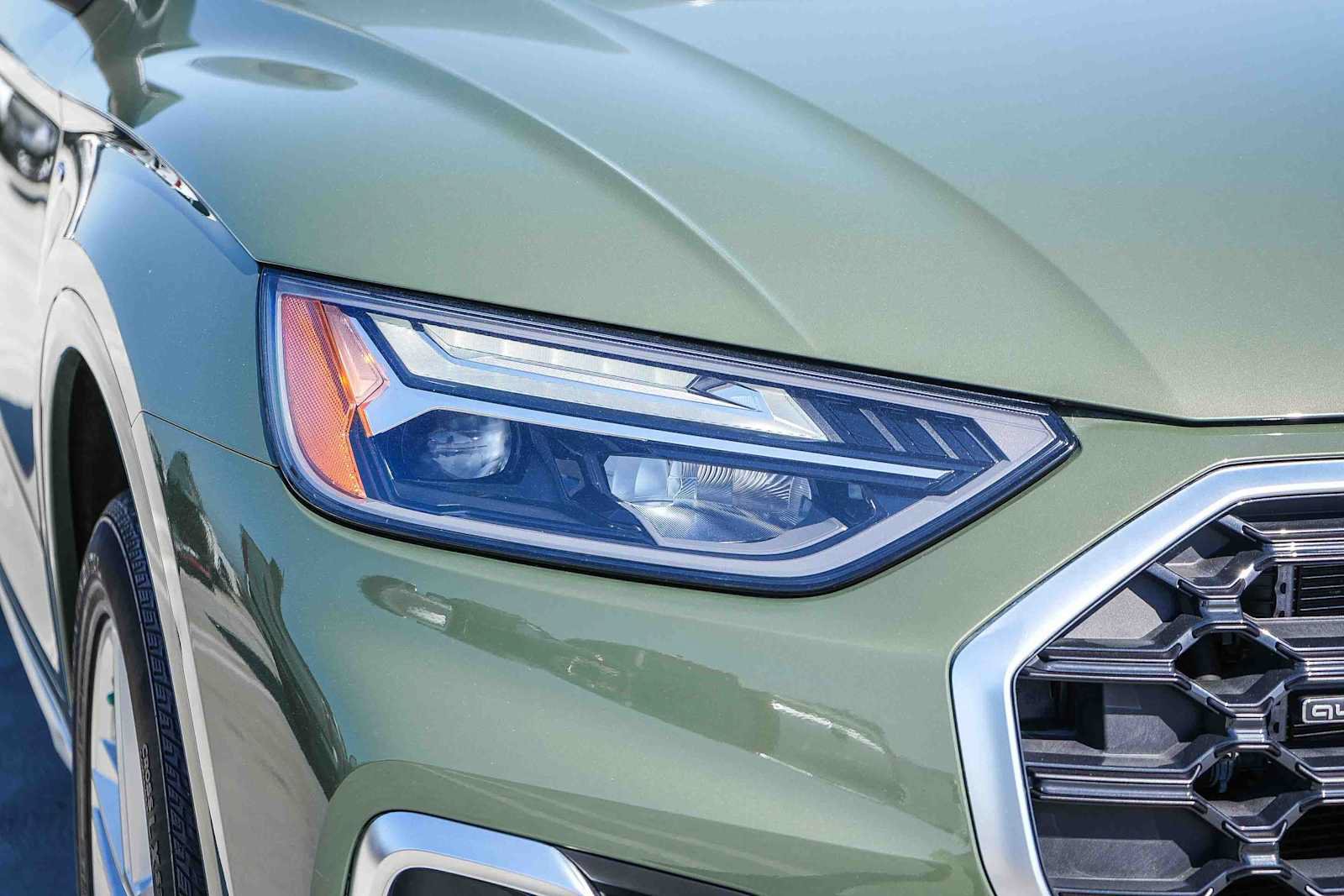 Used 2023 Audi Q5 e Premium w/ Convenience Package AWD/4WD image 4