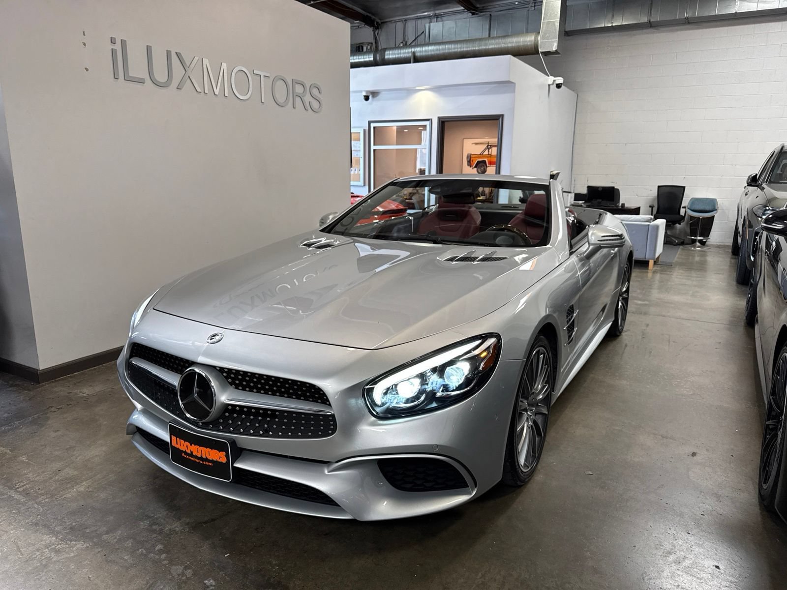 Used 2019 Mercedes-Benz SL 550 video 1