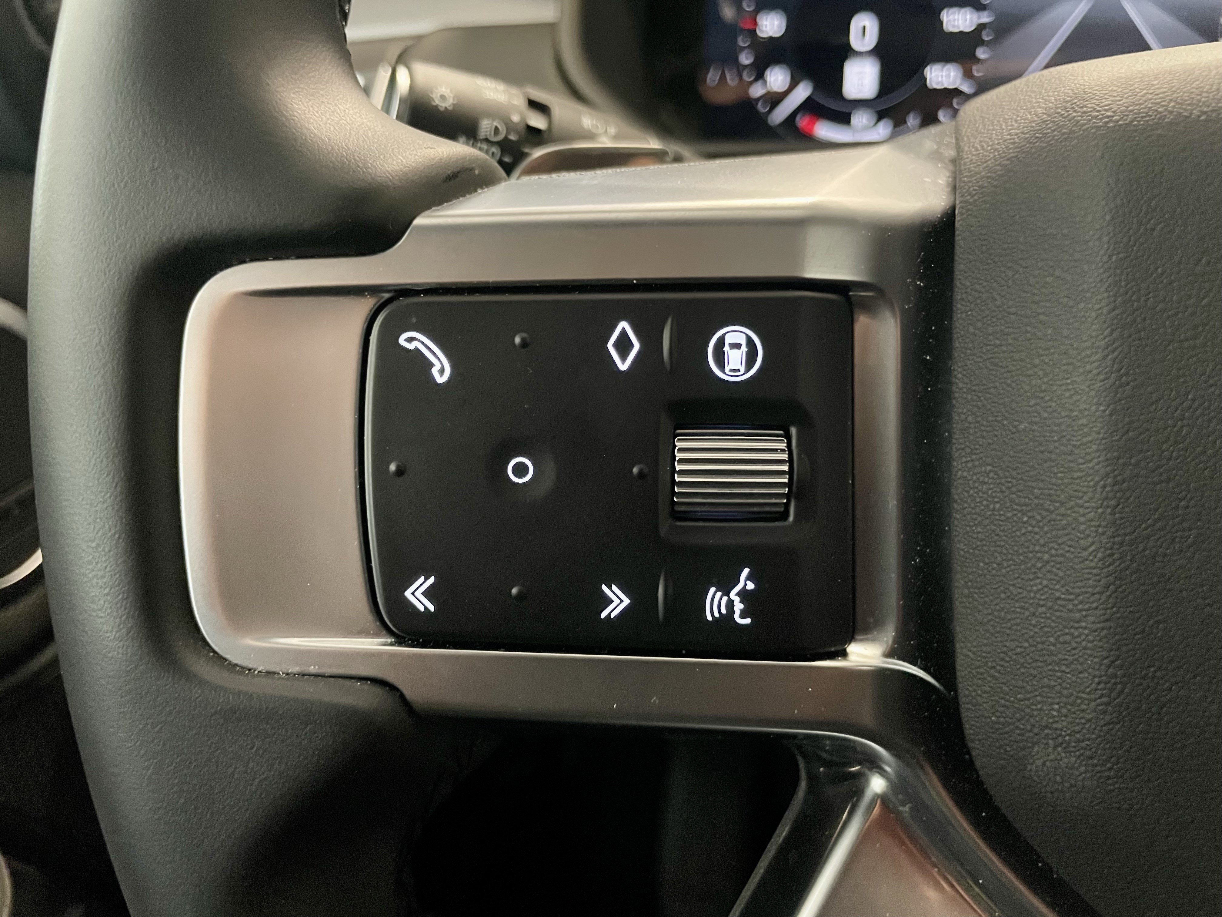 Certified 2025 Land Rover Discovery Dynamic SE AWD/4WD image 23