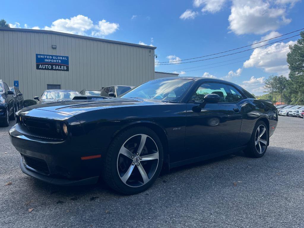 Used 2018 Dodge Challenger R/T RWD image 1