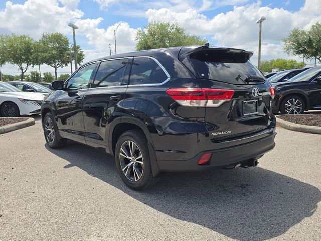 Used 2017 Toyota Highlander Plus AWD/4WD image 6