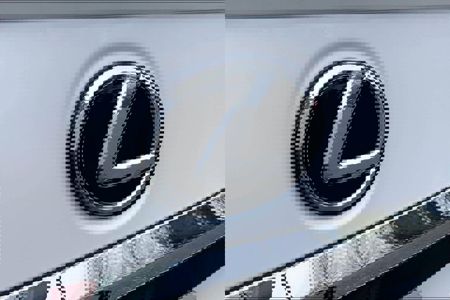 Certified 2025 Lexus ES 350 w/ Premium Package image 31