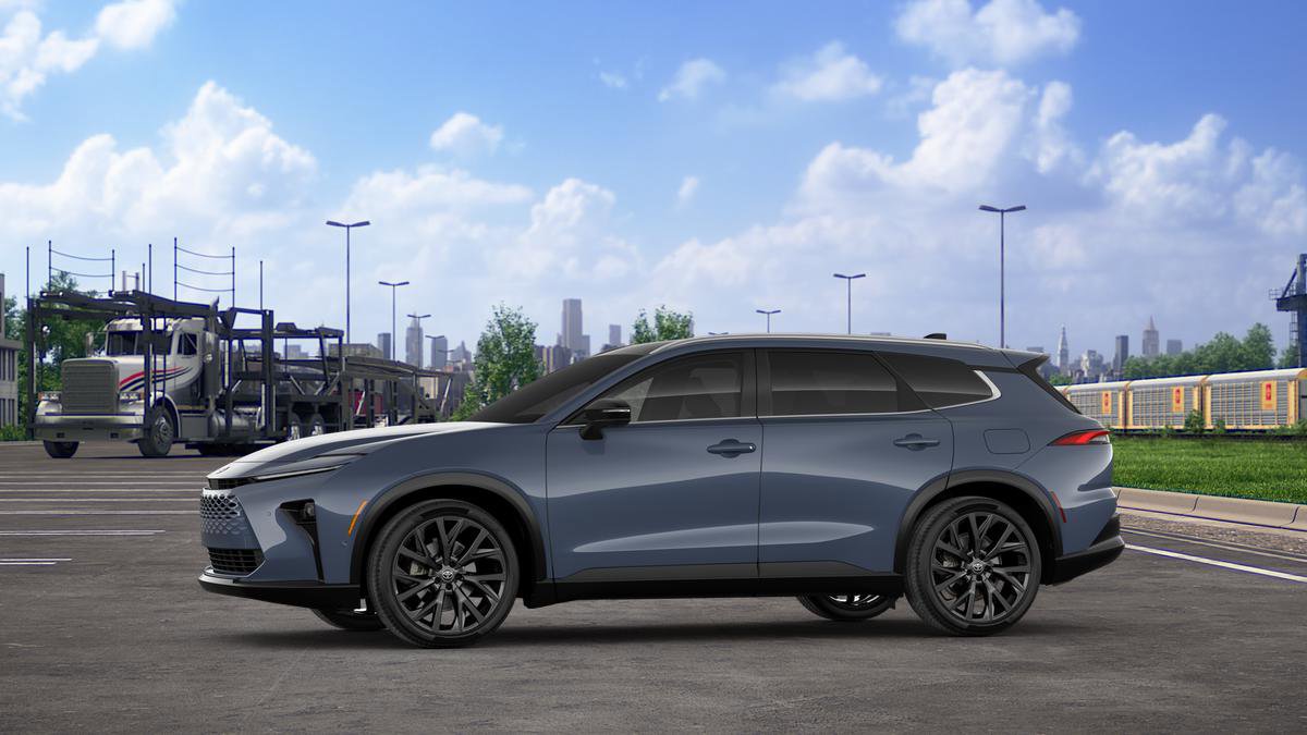 New 2025 Toyota Crown Signia w/ Advanced Technology Package image 3