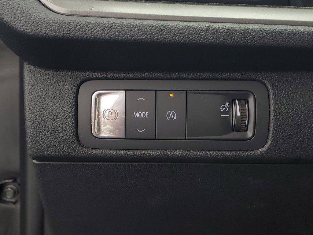 Used 2025 Chevrolet Traverse LT w/ Driver Confidence Package FWD image 8