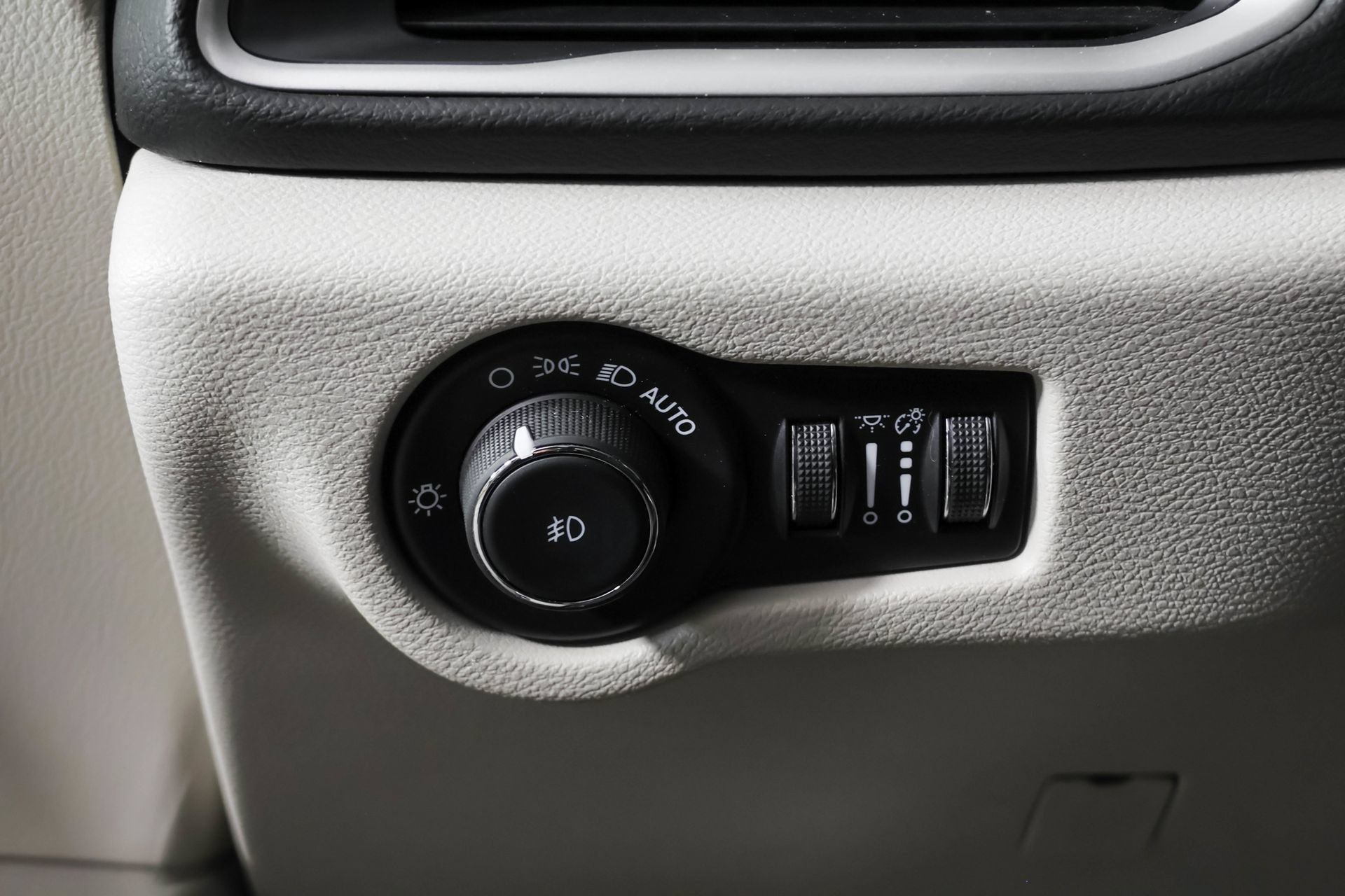 Used 2024 Chrysler Pacifica Touring-L FWD image 23