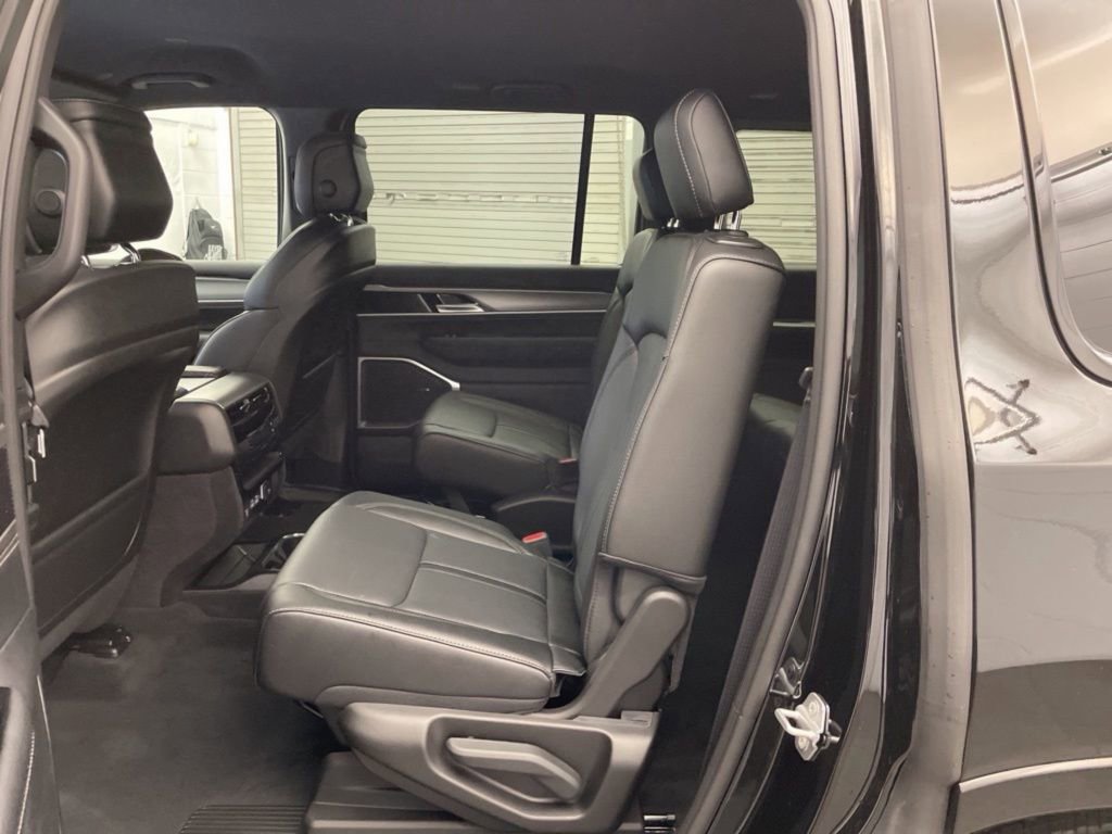 New 2026 Jeep Grand Wagoneer L 4WD image 18