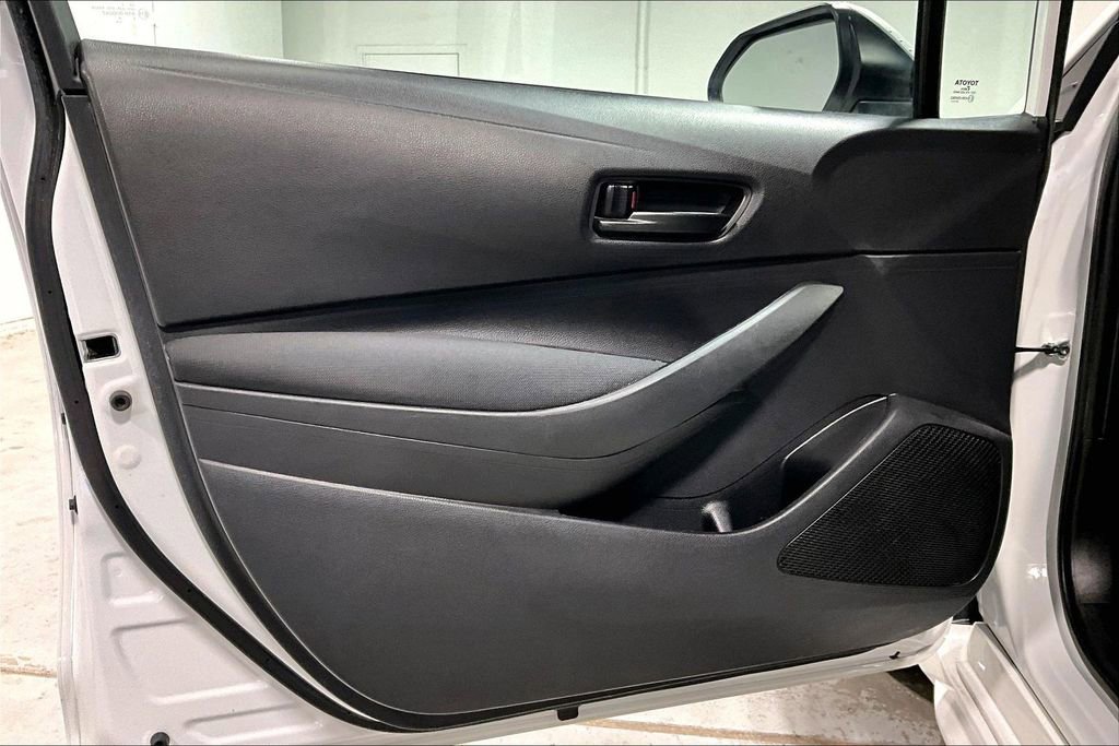 Used 2022 Toyota Corolla LE image 20