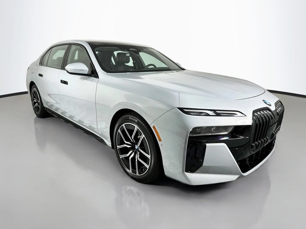 Used 2023 BMW 740i w/ Parking Assistance Package RWD image 7