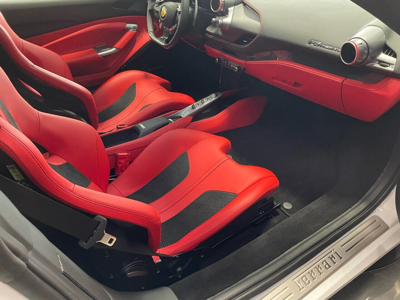 Used 2022 Ferrari F8 Tributo image 23