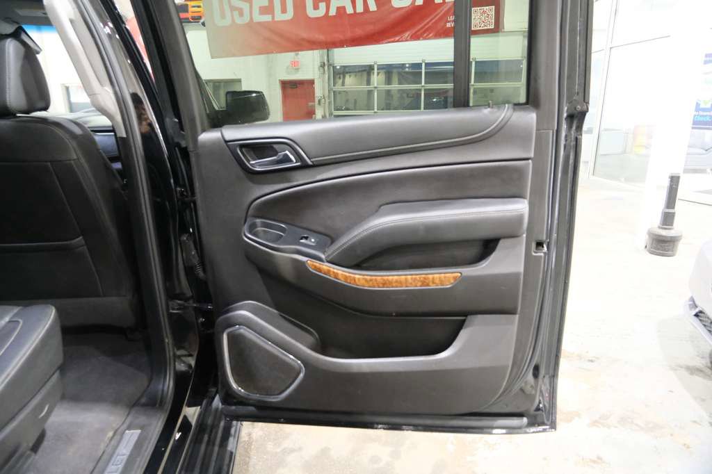 Used 2019 Chevrolet Suburban Premier AWD/4WD image 28